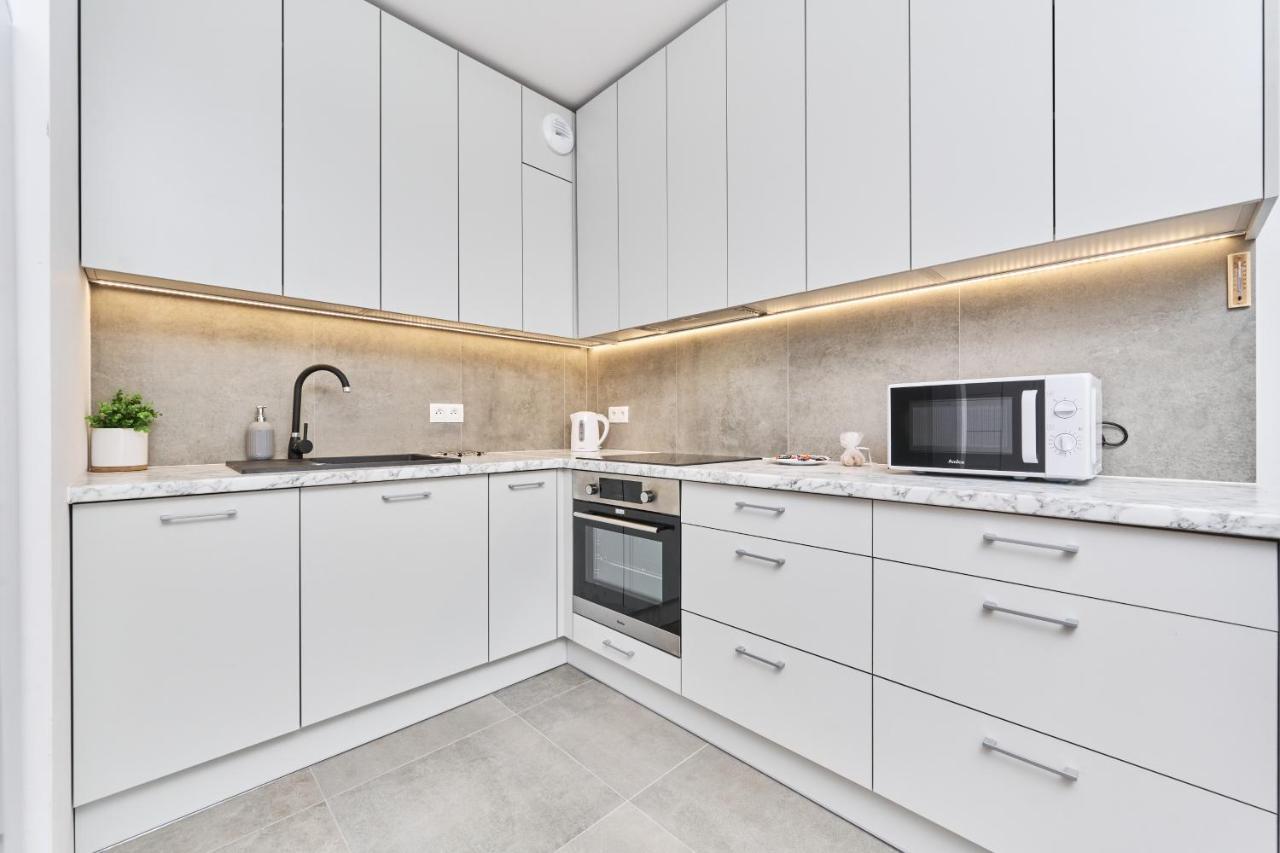 Apartment Wichrowa With Free Garage By Renters Wroclaw