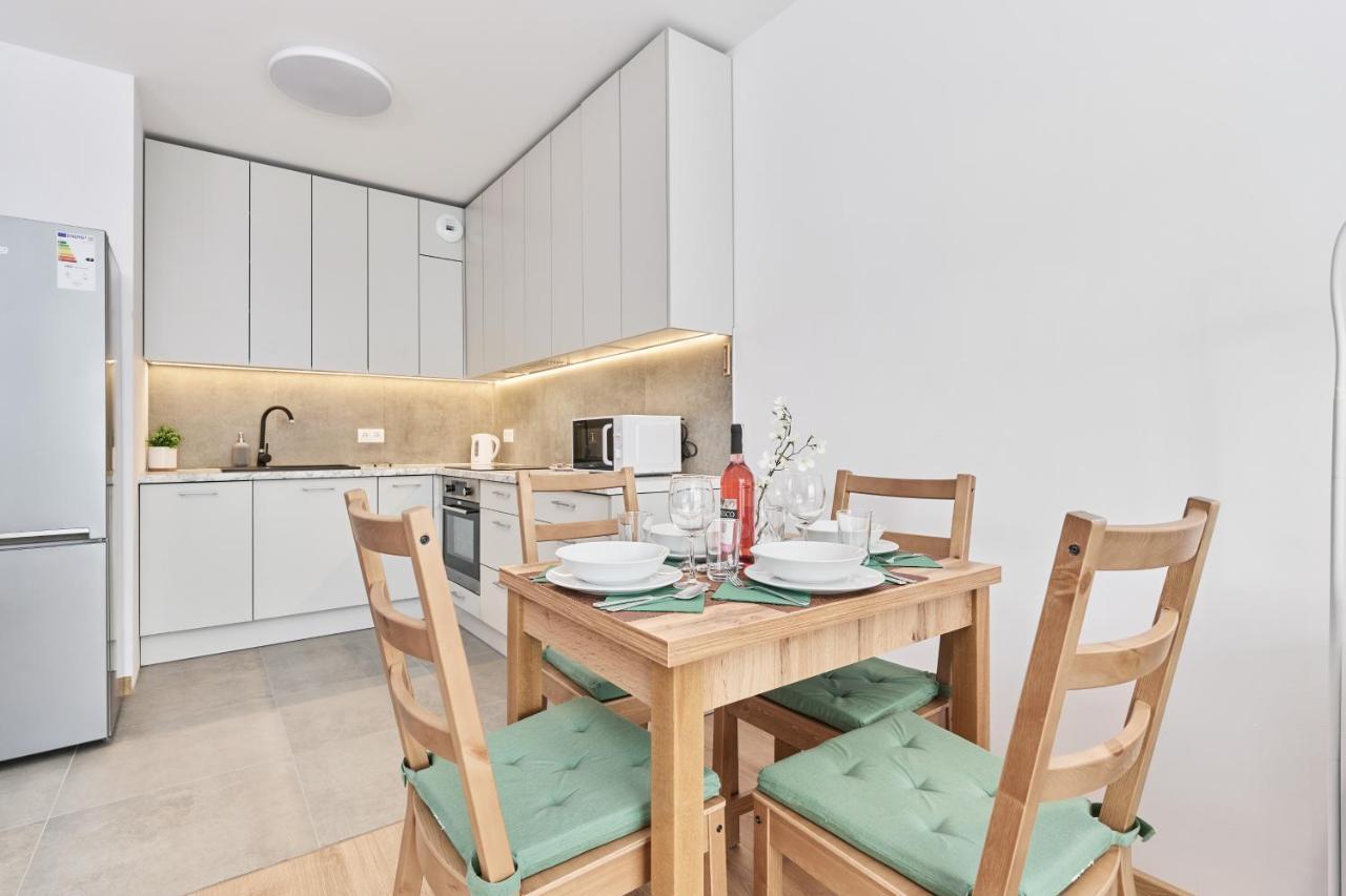 Wichrowa With Free Garage By Renters Apartment *