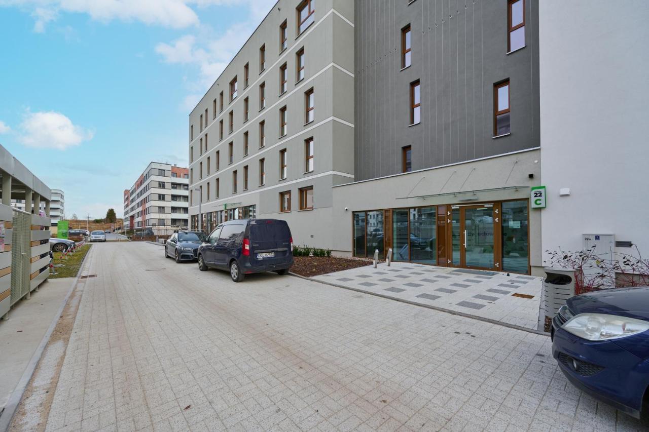 Wichrowa With Free Garage By Renters Apartment Breslau